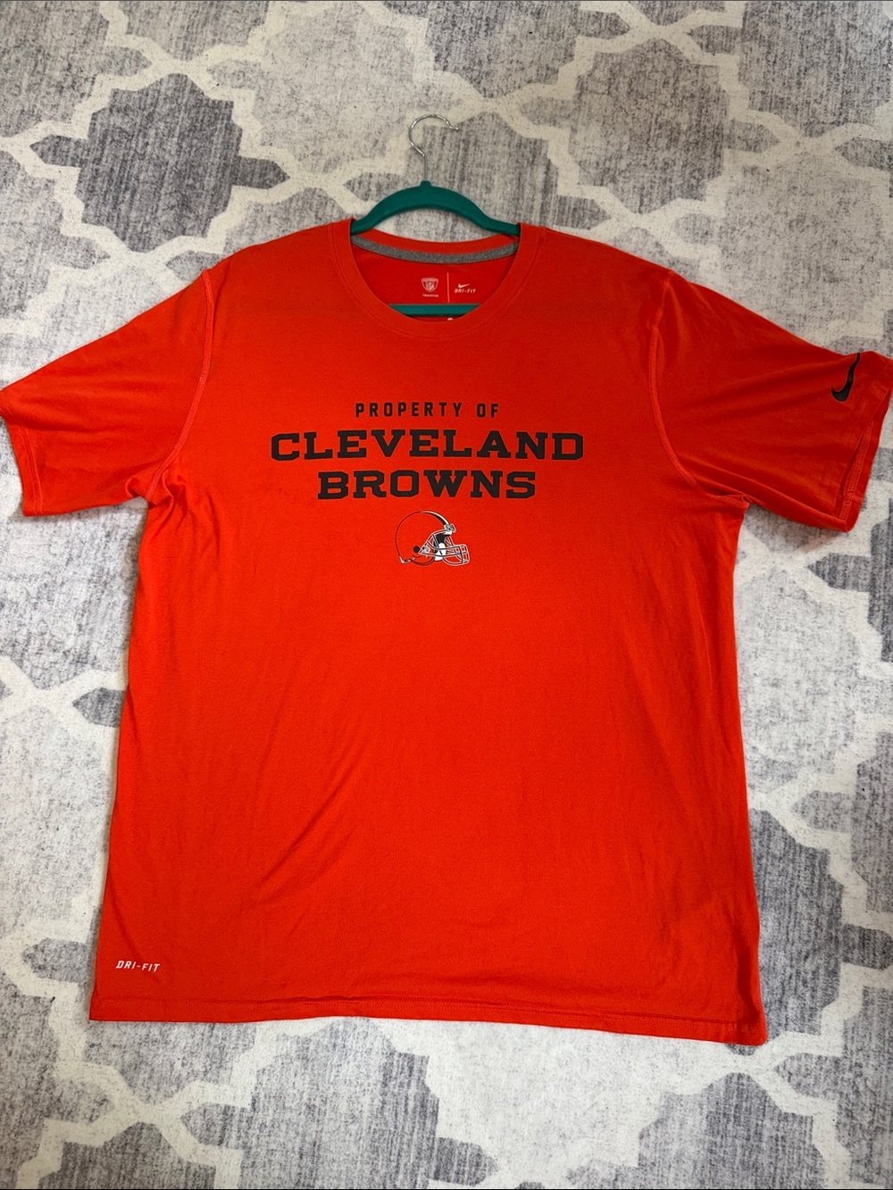 Cleveland Browns Nike dri fit  Short Sleeve Tee READ